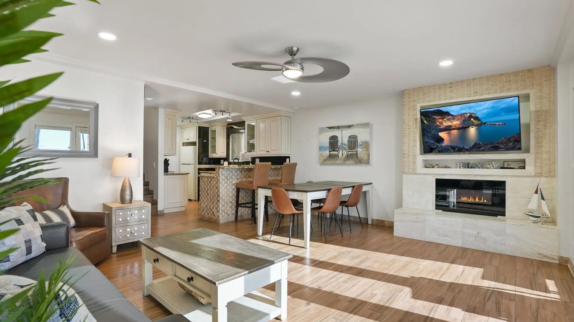 Beachfront Getaway With Ocean Views And Private Patio Newport Beach